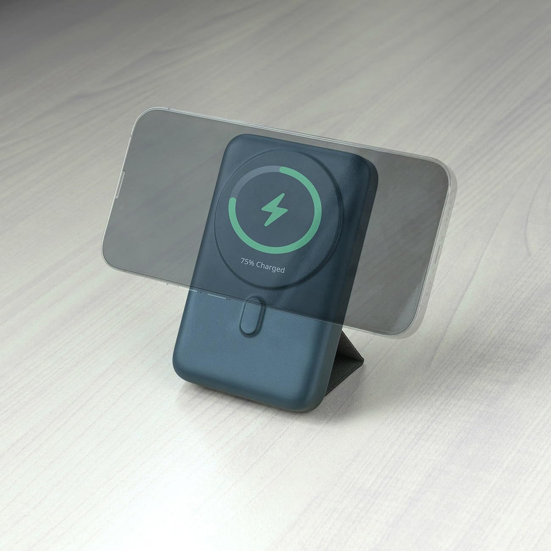 revolt Akku Powerbank: Magnetische Powerbank mit 10-Watt-Falt-Solarpanel, Qi, 10.000 mAh (mit Qi-Lad