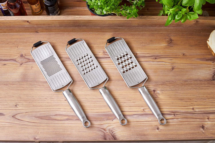 RÖSLE Feinreibe, Hochwertige Reibe für Parmesan, Gewürze, Zitrone, Schokolade oder Ingwer, mit Silik