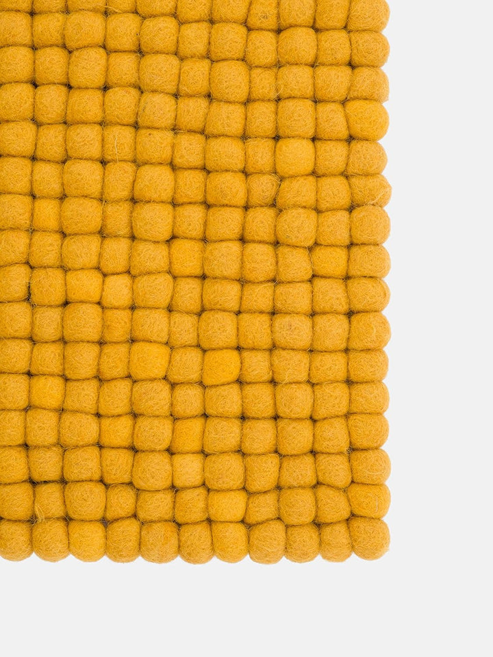myfelt Filzkugel-Sitzauflage Stuhlauflage - Klara - quadratisch, 36x36 cm, Senfgelb, Senfgelb