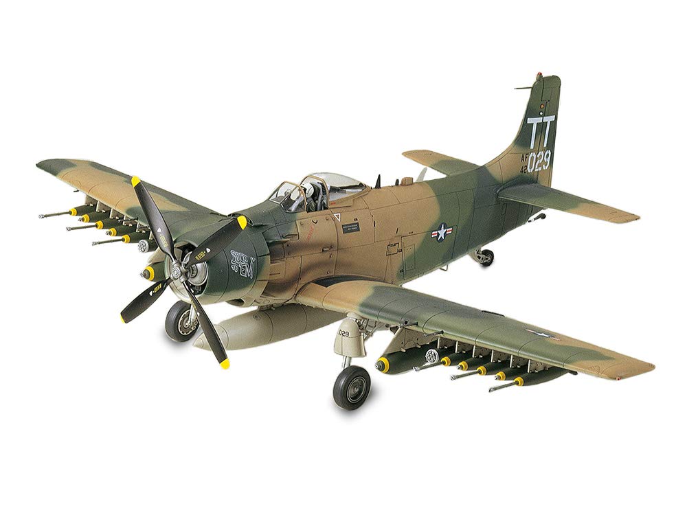 Tamiya 300061073 - 1:48 WWII Douglas A-1J Skyrider USAF