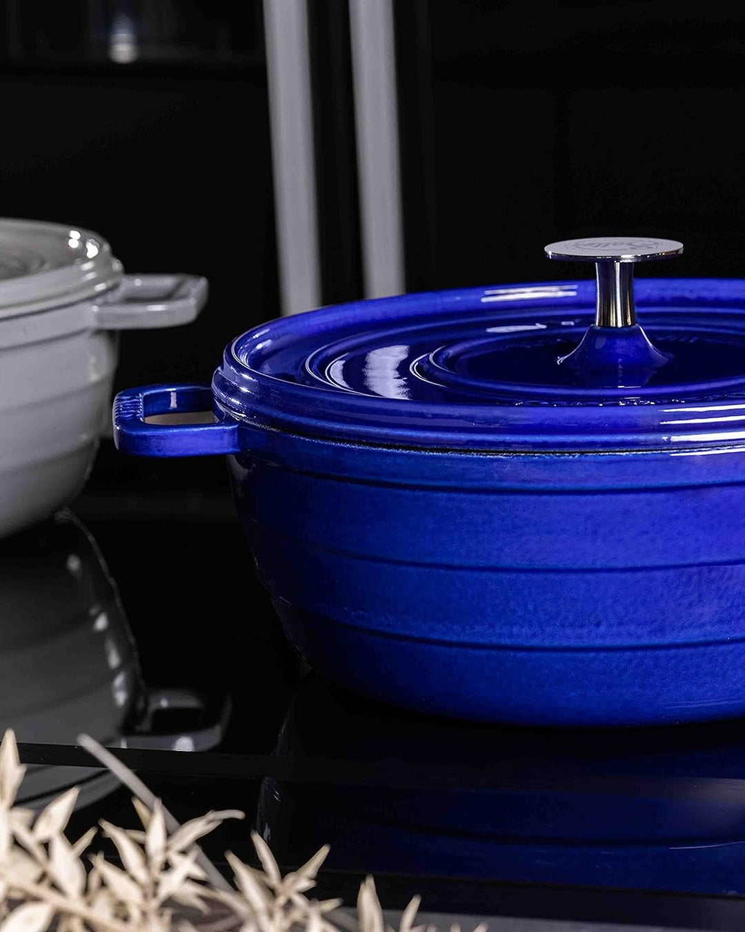 Sallys 'Ela' Deluxe Gusseisentopf - Robustes und Hochwertiges Kochjuwel für Perfektes Garen (Royal B