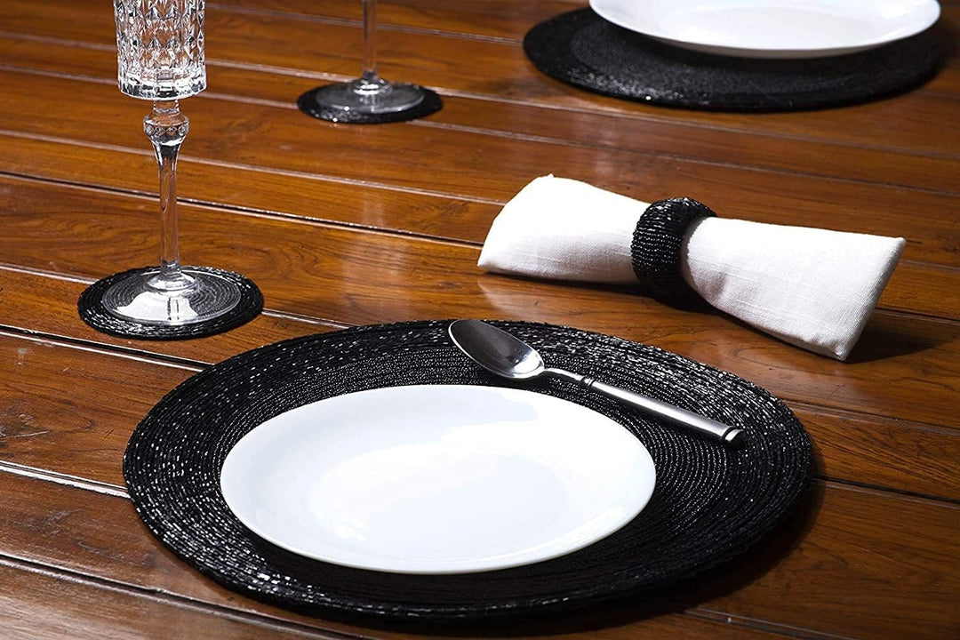 Penguin Home® Set von 12 Tischsets mit Glasperlen, Untersetzer und Serviettenringe - Schwarze Farbe