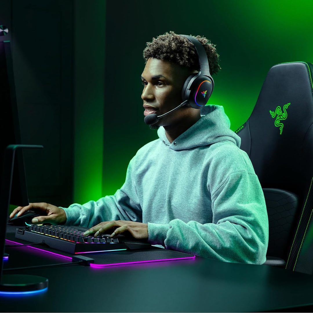 Razer Barracuda X Chroma - kabelloses Multiplattform-Gaming-Headset mit 6 Zonen Chroma RGB (SmartSwi