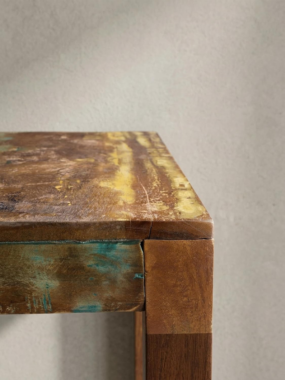 KADIMA DESIGN Rustikaler Couchtisch: Recyceltes Mango-Holz, Shabby-Chic-Design, robust, Klarlack-Bes