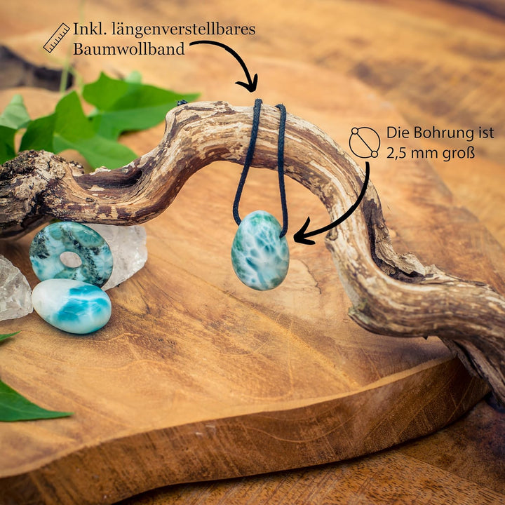 Lebensquelle Plus Larimar Tropfenanhänger | Gebohrter Trommelstein Anhänger mit Baumwollband | Hochw