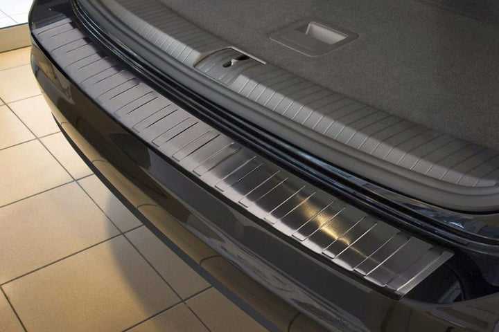 Ladekantenschutz aus Edelstahl in anthrazit mit 3D Abkantung passend für VW Touran ab 9/2015 AZUGA A