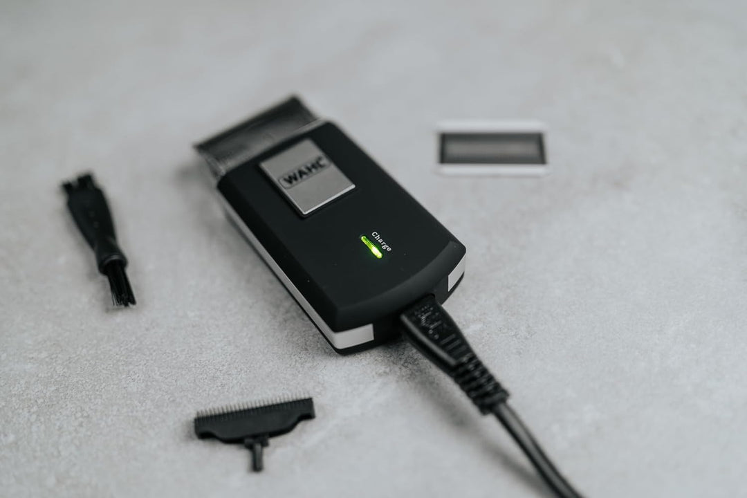 Wahl Travel Shaver - Kabelloser und wiederaufladbarer elektrischer Rasierer für Herren, ideal für Re