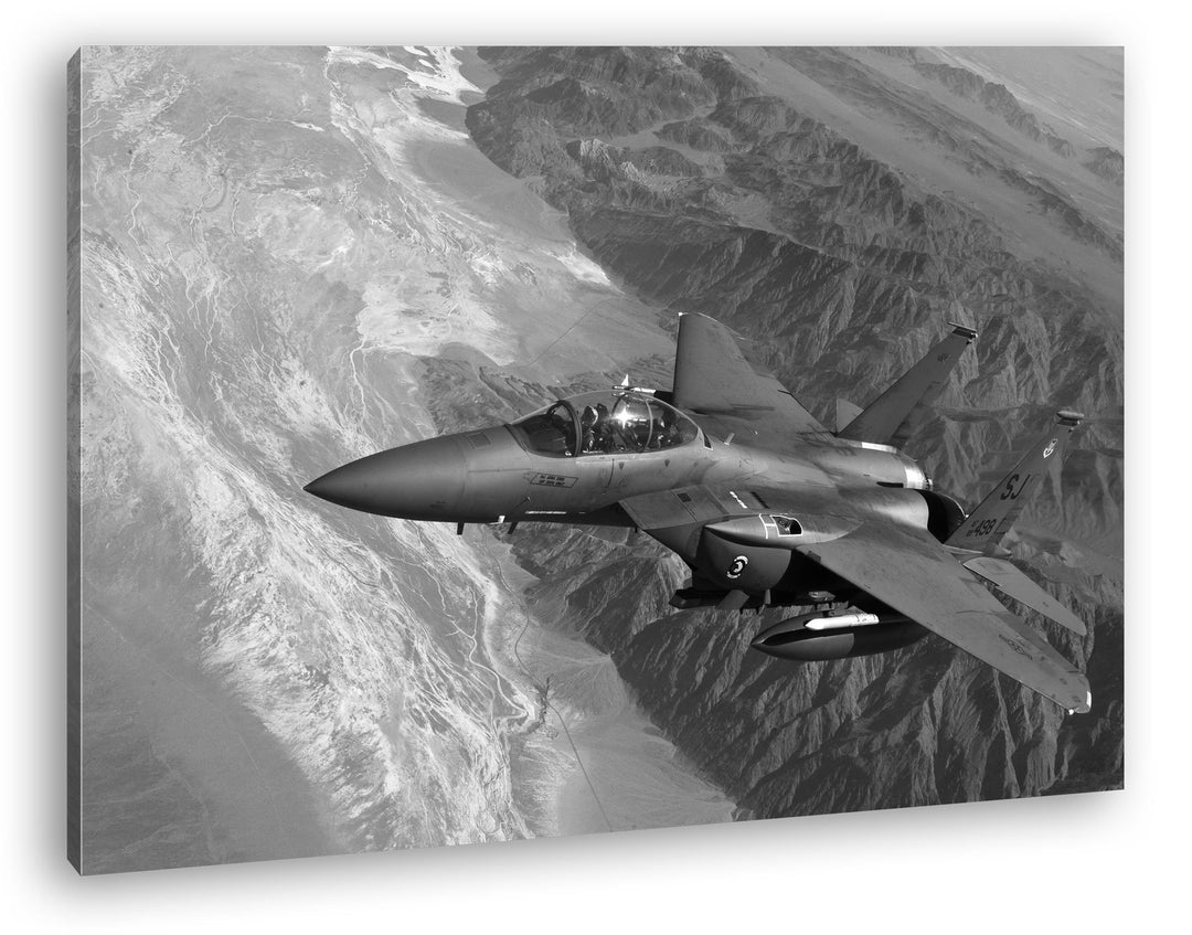 gewaltiger Kampfjet über den Bergen Effekt: Schwarz/Weiss im Format: 80x60 als Leinwandbild, Motiv f