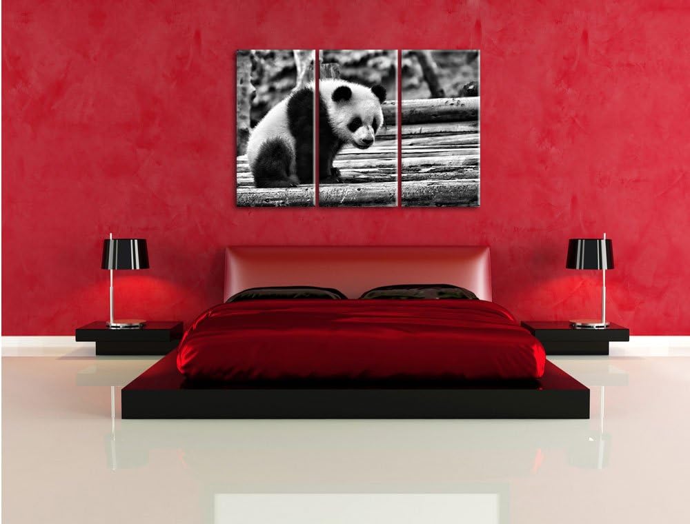 Pixxprint Panda auf Holzstämmen als Leinwandbild/Grösse: 3 Teilig (120x80 cm) cm/Wandbild/Kunstdruck