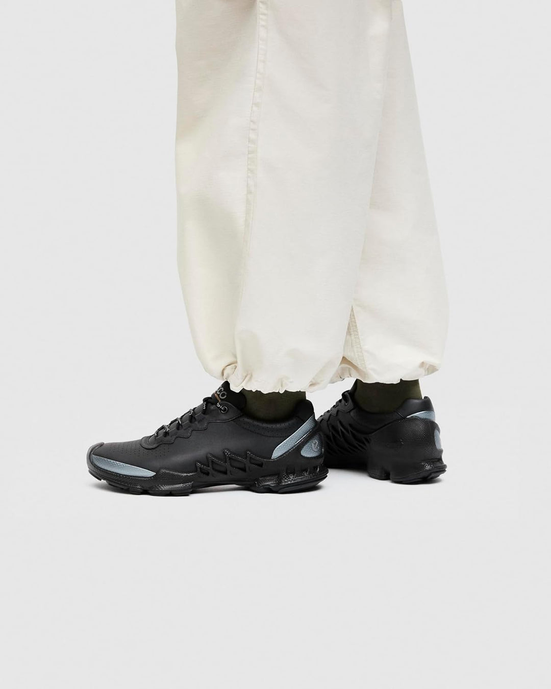 ECCO Herren Biom AEX 39 EU Schwarz Silber, 39 EU Schwarz Silber
