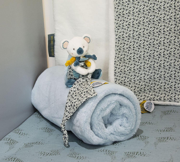 DOUDOU ET COMPAGNIE-Decke Blaue YOCA Koala Kollektion-75x100cm-DC3686 Blau 100x75 cm (Lot de 1), Bla