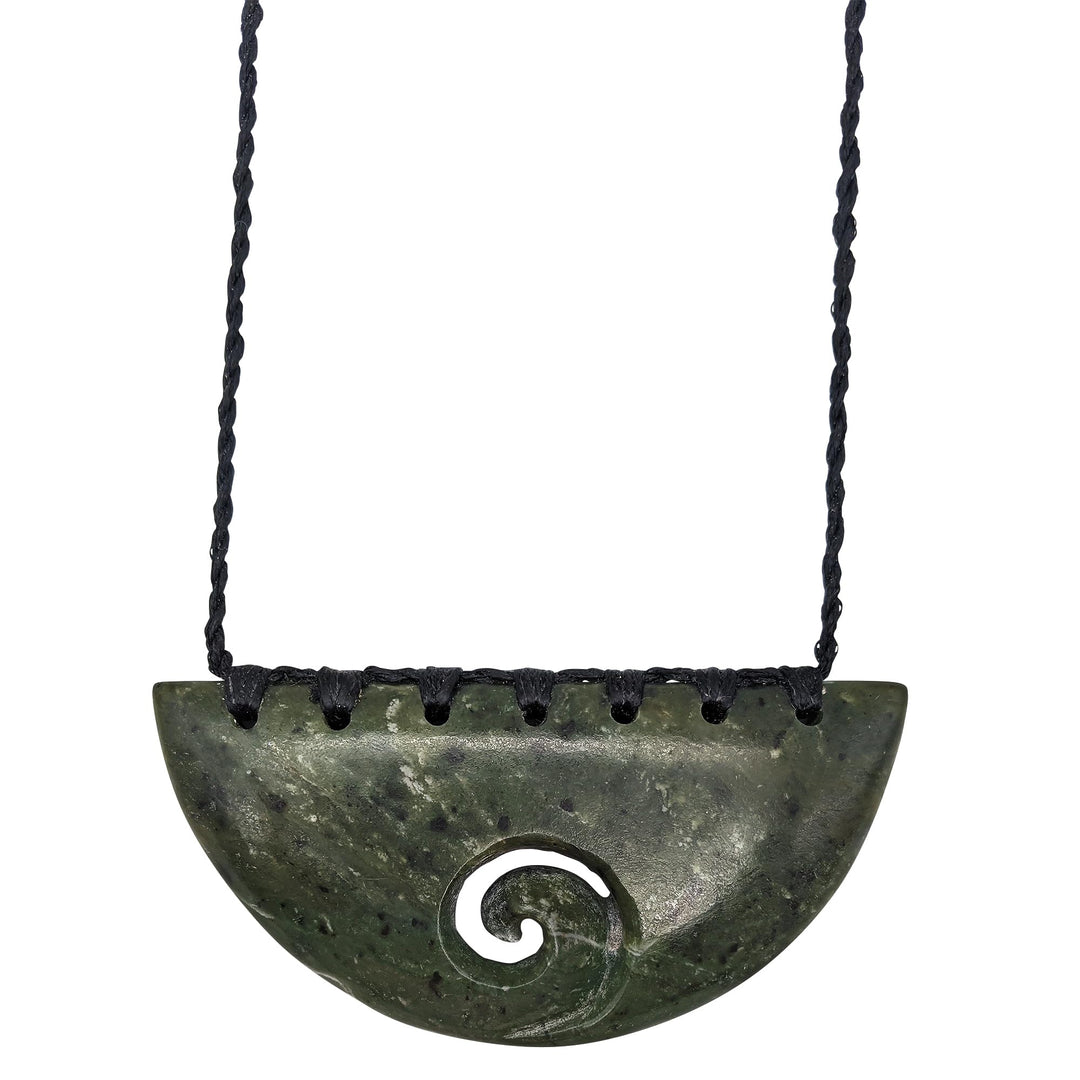 81stgeneration Kordel Halskette Halbkreis Brustplatte Maori Handgeschnitzte Nephrit-Jade für Damen