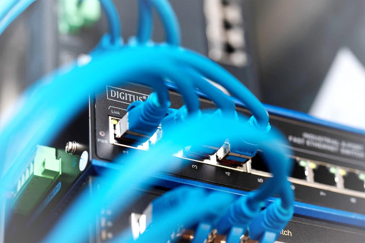 DIGITUS Netzwerk-Switch - 8-Port Fast Ethernet - DIN-Rail Montage - Klemmleiste - Lüfterlos - Schwar