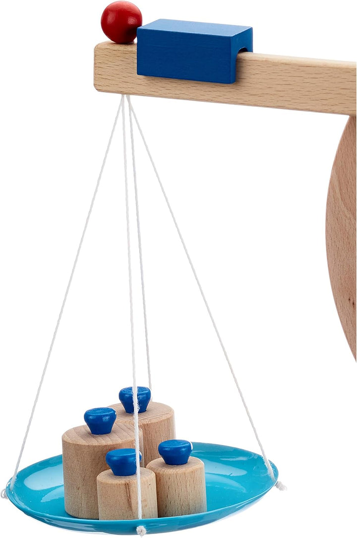 goki 51856 Waage aus Holz und Metall, 30 × 10 × 31 cm – Kaufmannsladen-Zubehör mit Metallschalen &amp; G