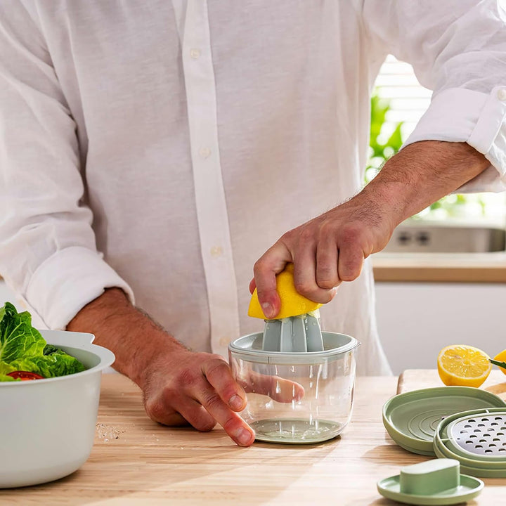 BergHOFF Home Küchenhelfer - 6 in 1 - Messbecher, Eiertrenner, Küchenreibe, Spiralschneider, Zitonen