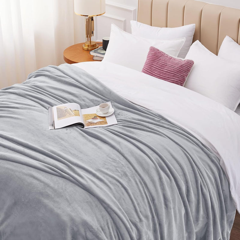 WAVVE Kuscheldecke Flauschig Decke Fleecedecke - Sofadecke 230x270 cm Wohndecke Couchdecke, Hellgrau