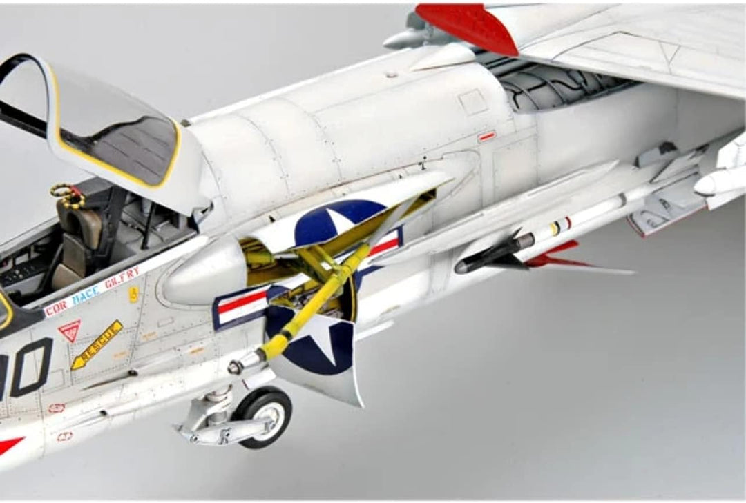 Trumpeter 02273 Modellbausatz F-8J Crusader