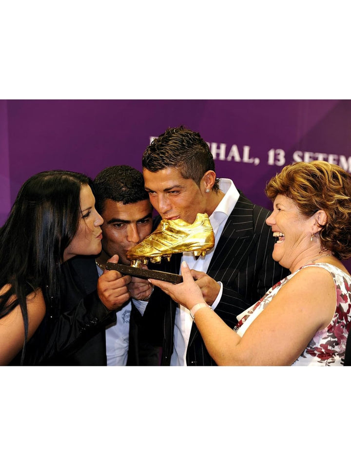 Die Biografie über Cristiano Ronaldo: Unaufhaltsam. Komplett in Farbe, Taschenbuch