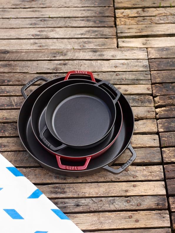 Staub Bratpfanne mit zwei Griffen, Induktionsgeeignet, Gusseisen, Graphitgrau, 20 cm, 1 Einheiten 20