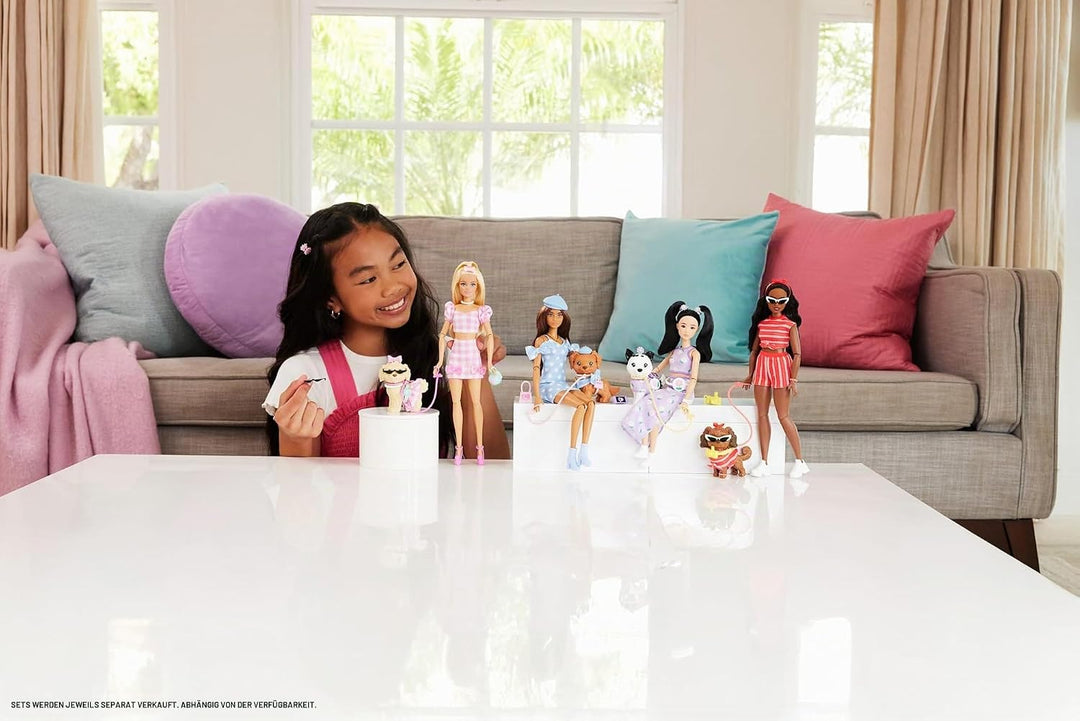 Barbie Twinning Looks Puppe mit Hund in passender rot gestreifter Kleidung und Accessoires für Sonne
