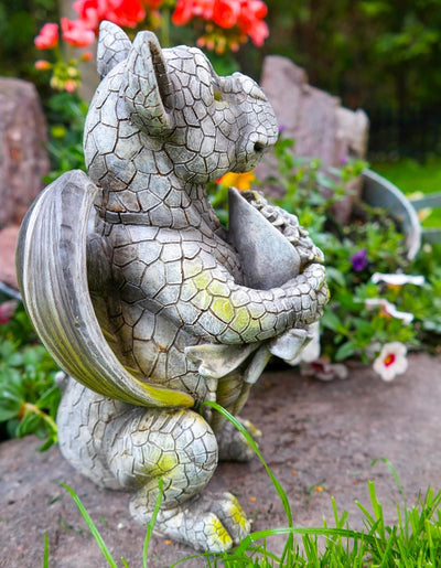 Kremers Schatzkiste Drachenkind mit Blumenstrauss Drache Figur Gartenfigur Blume