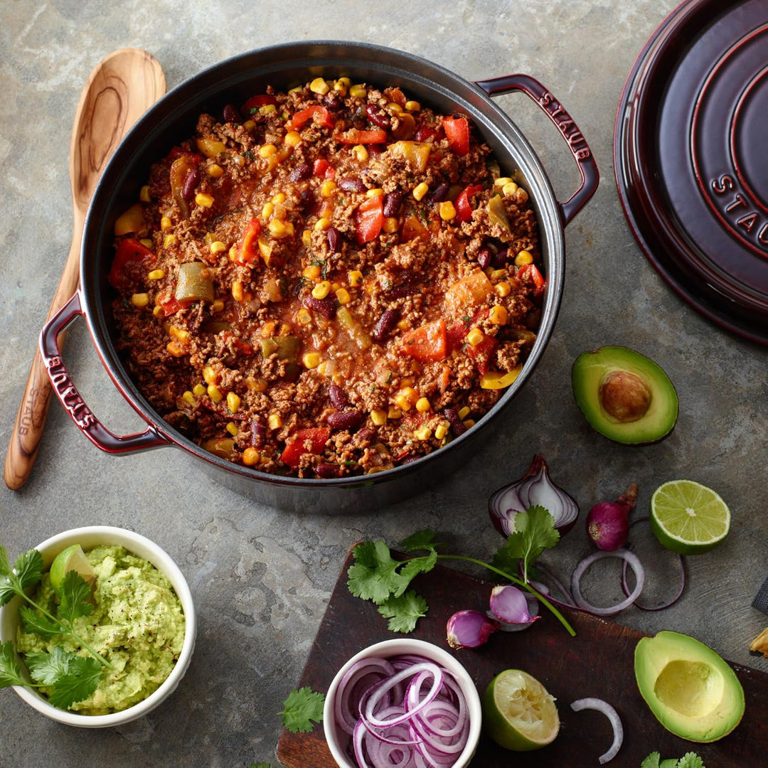 STAUB Cocotte, Gusseisen Bräter mit Deckel, 28 cm, 6,7 L, Rund, Alle Herdarten inkl Induktion, Made