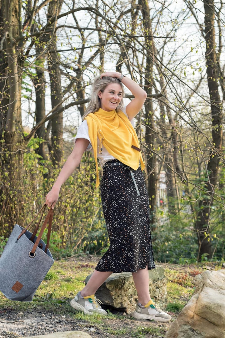 KNIT FACTORY - Lola Dreieckstuch - Fein Gestrickter Damen Schal - Tuch Schal - Für Frühling und Somm