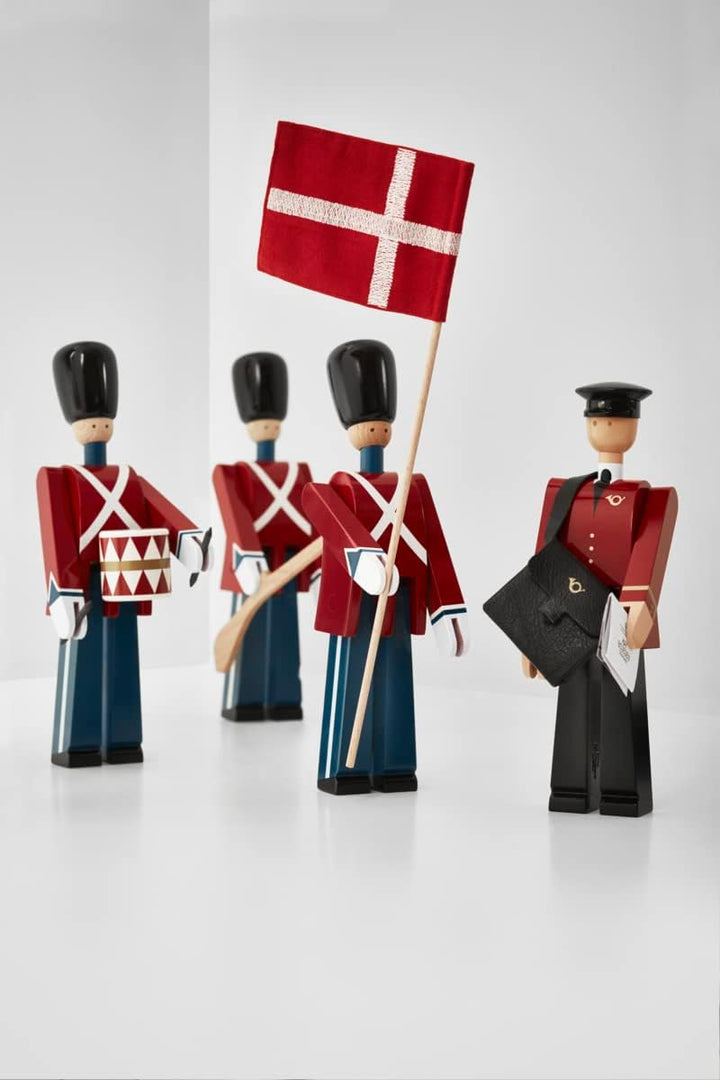 Kay Bojesen Fahnenträger klein Figuren 29.5 cm Holzfiguren Originaldesign, rot 23 x 8 x cm Fahnenträ