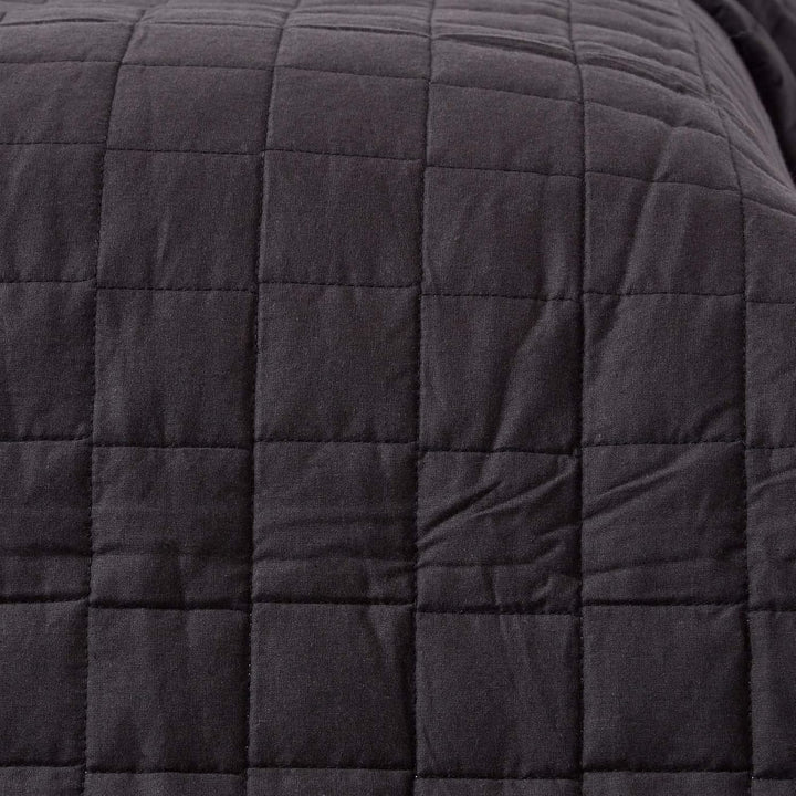 Homescapes Gesteppte Tagesdecke, schwarz/grau, Bettüberwurf aus 100% Baumwolle, Wendetagesdecke, 150