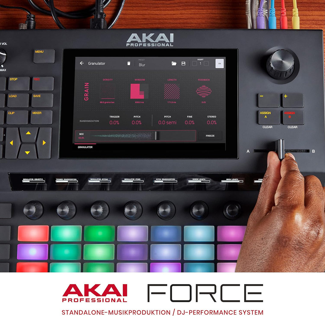 Akai Professional FORCE – Standalone-Musikproduktion, MIDI-Sequencer und DJ-System mit Synth-Engines