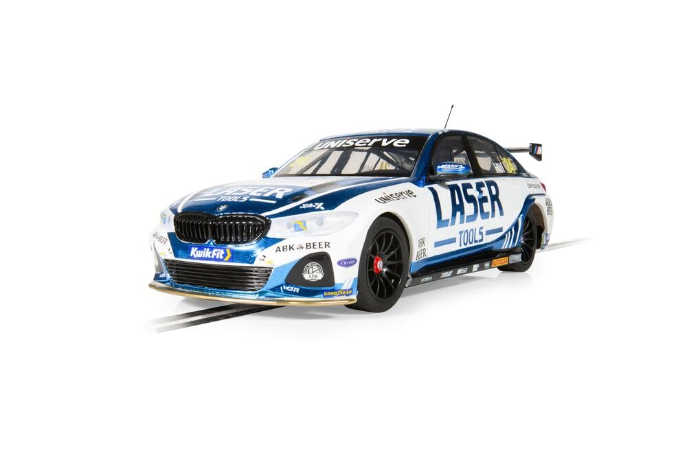 Scalextric Cars – C4526 BMW 330e NGTC – Laserwerkzeuge – Jake Hill 2023 – Spielzeug-Schlitzauto zur