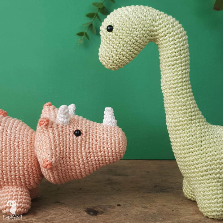 Hardicraft Häkelpaket Häkelset zum selber Machen mit Anleitung und Material für Dino Brontosaurus, 2