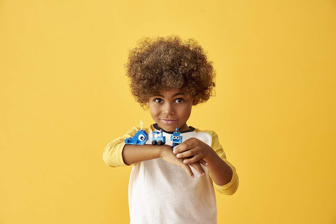 LEGO 11006 Classic Blaues Kreativ-Set, kreatives Spielzeug ab 4 Jahren mit Spielzeug-Wal, Zug, Robot