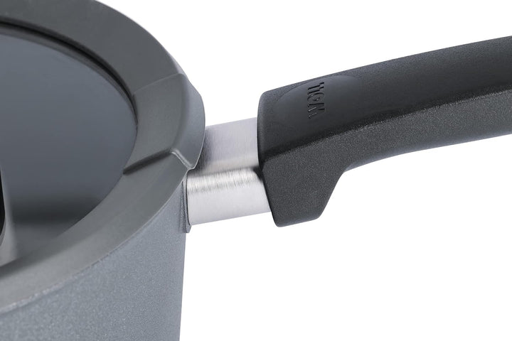 Woll 920CP Guss Topf Concept Plus Stielkasserolle 20 cm, 9 cm hoch mit Deckel, 2.5 L mit festen Grif