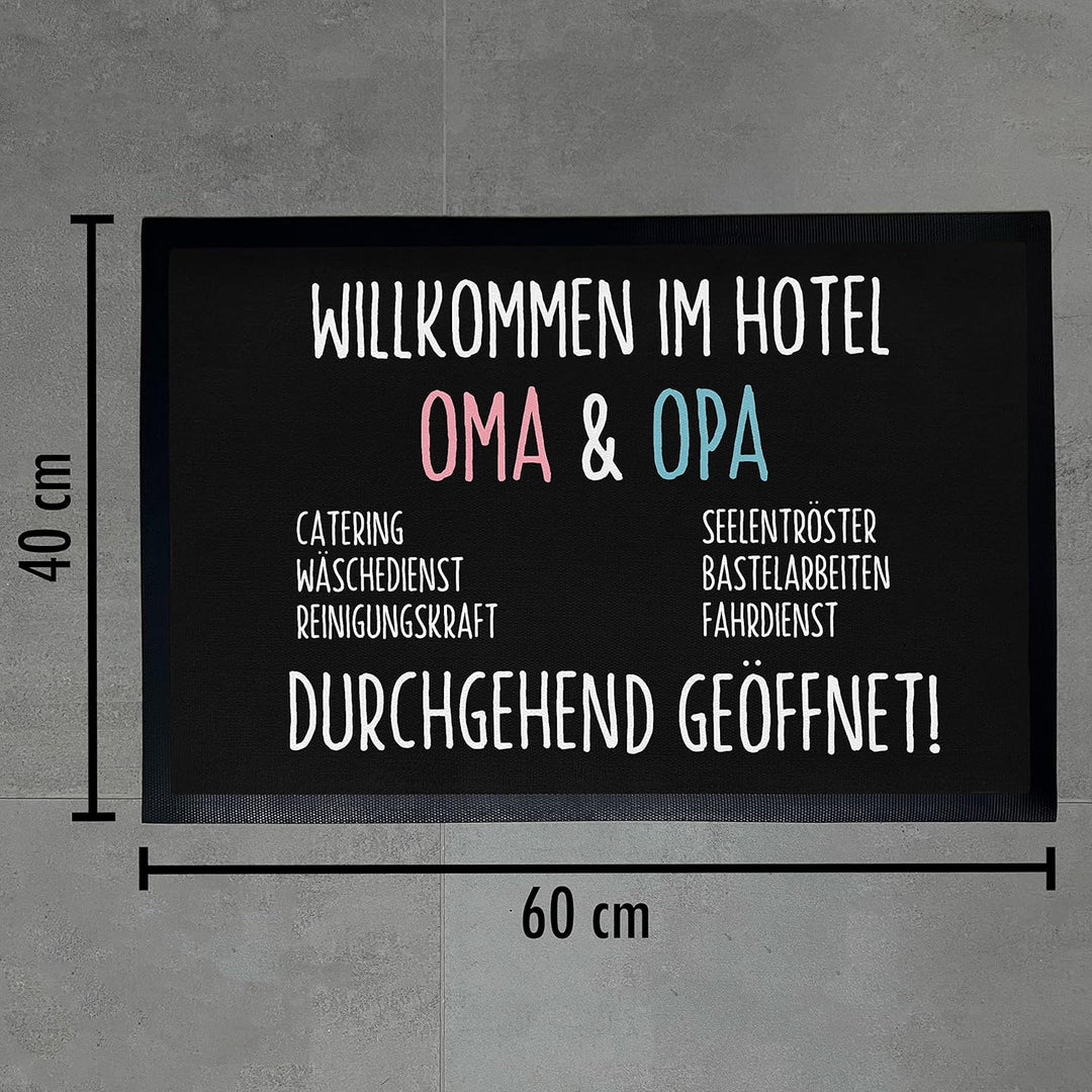 Trendation - Willkommen Hotel Oma und Opa Fussmatte Geschenk Pension 24/7 Geöffnet Fussabtreter Inne
