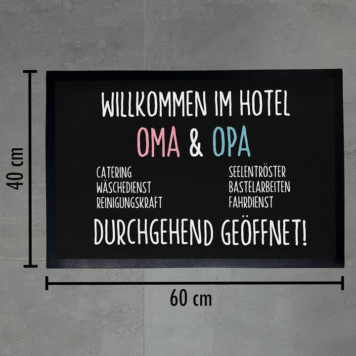 Trendation - Willkommen Hotel Oma und Opa Fussmatte Geschenk Pension 24/7 Geöffnet Fussabtreter Inne