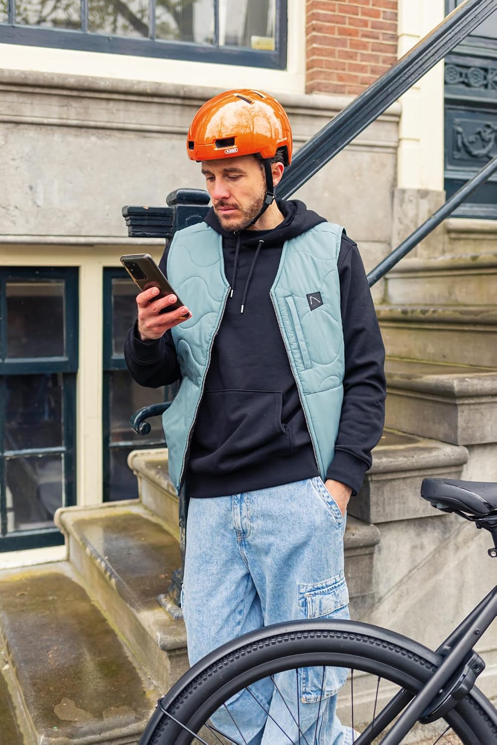 ABUS Stadthelm Skurb - Robuster Fahrradhelm für den Alltag, beim Skaten, BMX-Fahren oder Longboarden