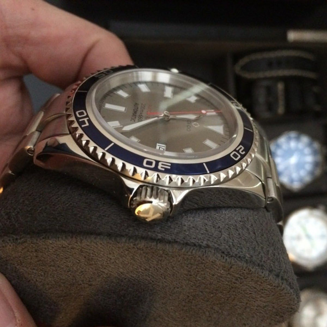 BULLONGÈ Uhrenbox Four Carbon zur Lagerung von 4 Armbanduhren