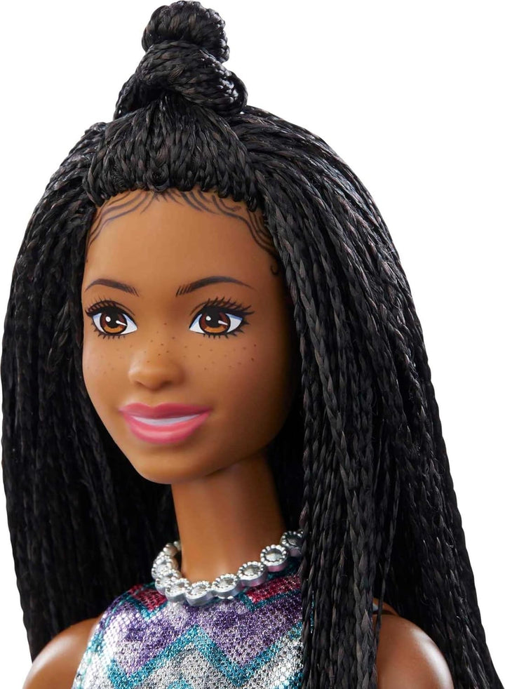 Barbie GYJ24 - "Bühne frei für grosse Träume" Brooklyn Barbie Puppe (ca. 30 cm gross, mit braunen Zö