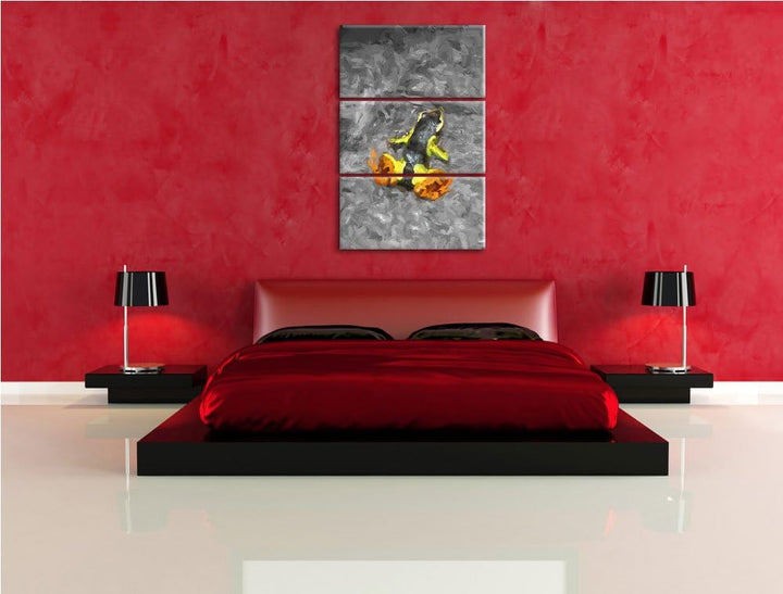 winziger Färberfrosch auf Waldboden schwarz/weiss Spezial 3-Teiler Leinwandbild 120x80 Bild auf Lein