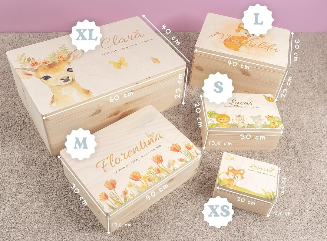 Pinus Personalisierte Erinnerungskiste aus Holz - 40x30x23 cm Geschenkbox mit Text zur Geburt, Taufe