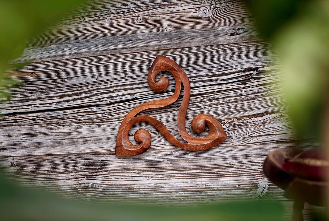 Windalf Pagan Celtic Holzbild Sheena Ø 30 cm Keltische Triskele als Wandornament Fairy Bohemian Gesc