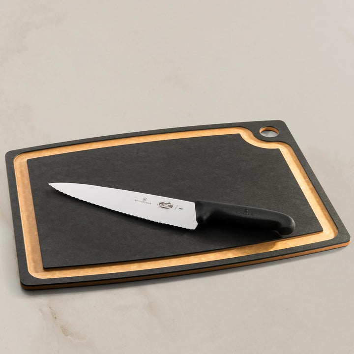 Victorinox Fibrox Kochmesser mit Wellenschliff, Breites Universalmesser für Fleisch, Gemüse und Obst