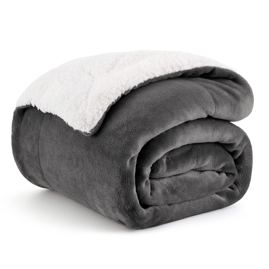 BEDSURE Decke Sofa Kuscheldecke Anthrazit - warm Sherpa Sofaüberwurf Decke, Dicke Sofadecke Couchdec