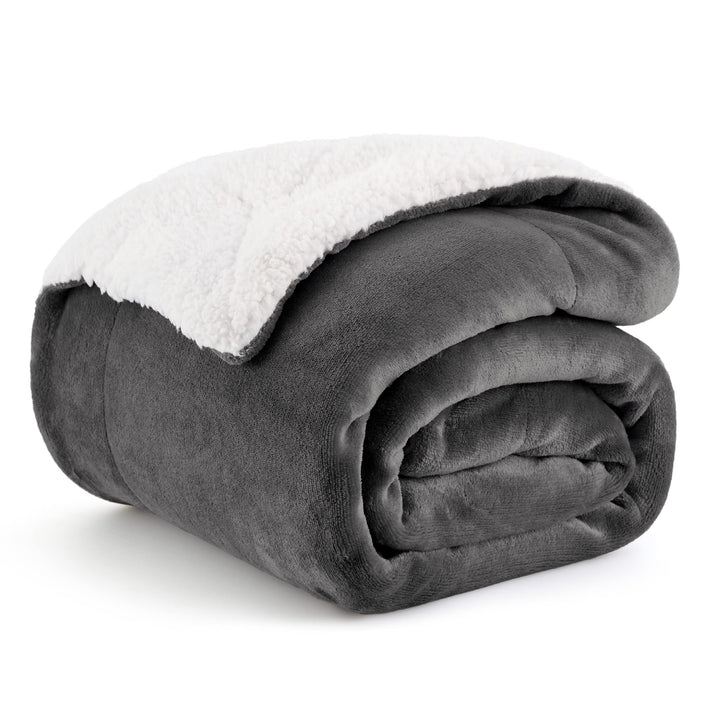 BEDSURE Decke Sofa Kuscheldecke Anthrazit - warm Sherpa Sofaüberwurf Decke, Dicke Sofadecke Couchdec