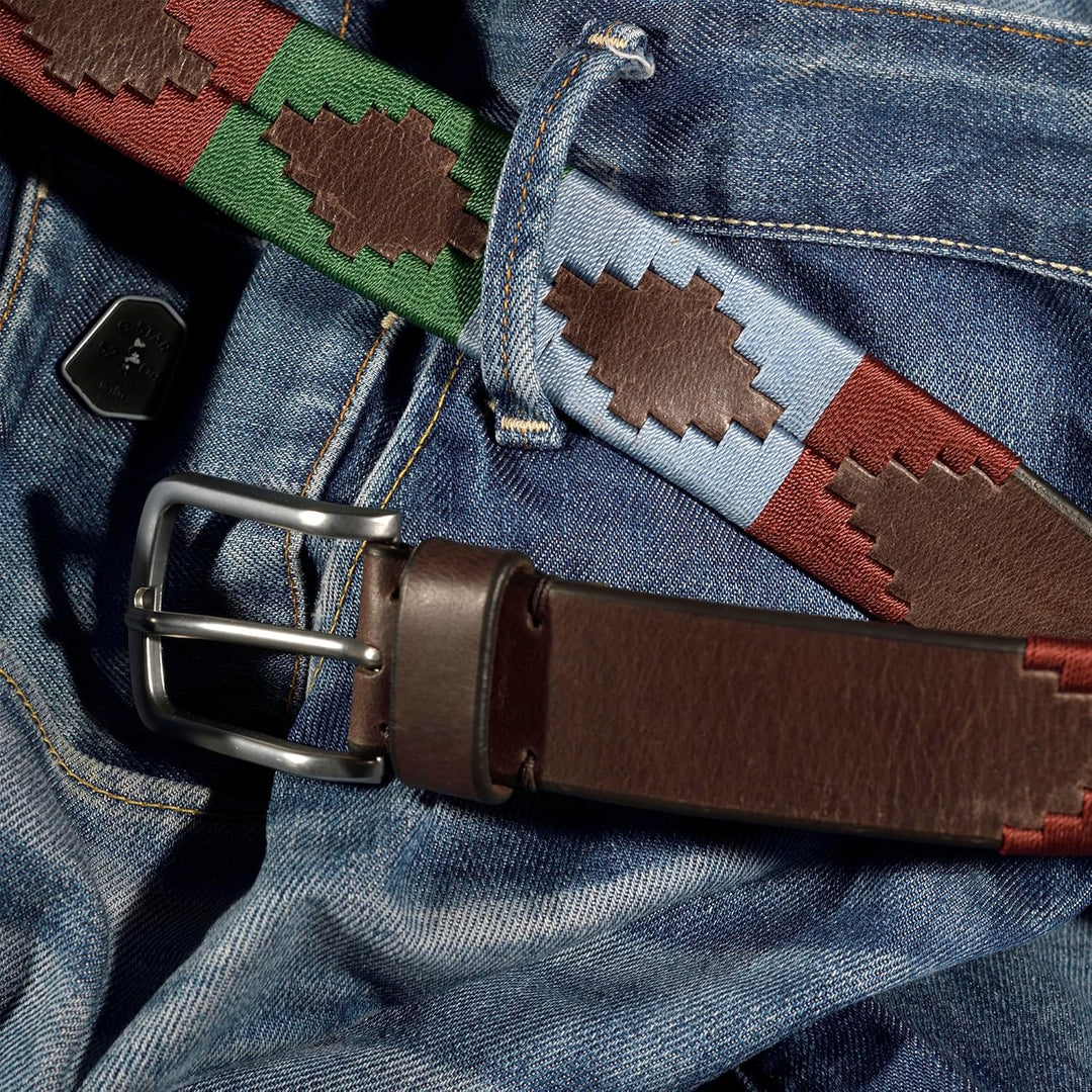 PELPE Argentinischer Ledergürtel mit passender Schnur und Lederarmband. Auf Leder gestickter Gürtel