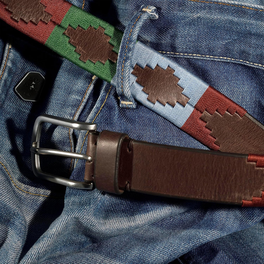 PELPE Argentinischer Ledergürtel mit passender Schnur und Lederarmband. Auf Leder gestickter Gürtel