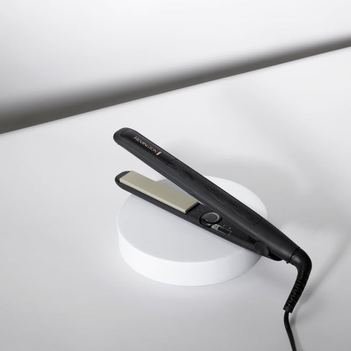 Remington Glätteisen Ceramic Straight (4-facher Schutz: antistatische Keramik-Turmalin-Beschichtung