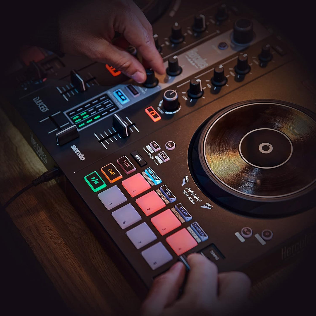 Hercules DJControl Inpulse 300 MK2 – USB-DJ-Controller – 2 Decks mit 16 Pads und eingebauter Soundka