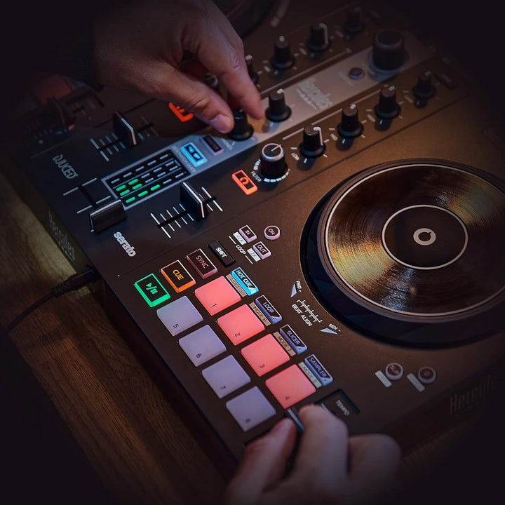 Hercules DJControl Inpulse 300 MK2 – USB-DJ-Controller – 2 Decks mit 16 Pads und eingebauter Soundka